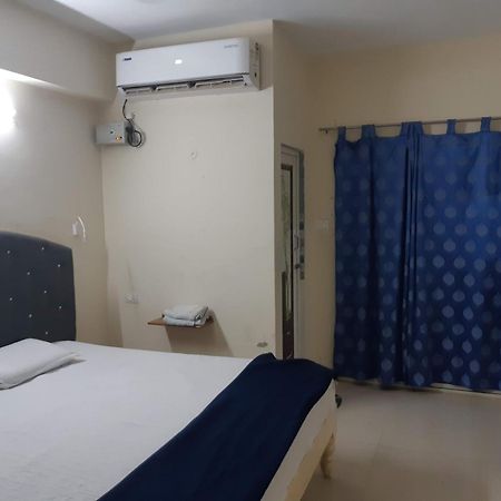 Srinivasa Hotel ตีรูปาติ ภายนอก รูปภาพ