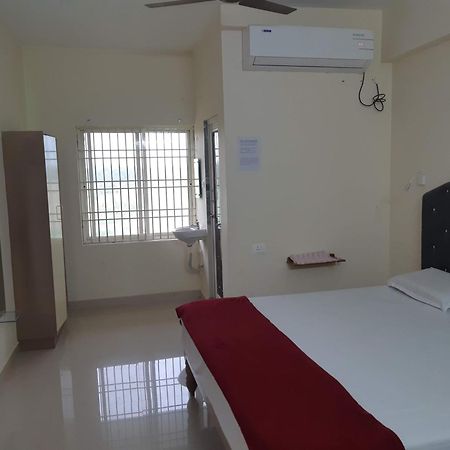 Srinivasa Hotel ตีรูปาติ ภายนอก รูปภาพ