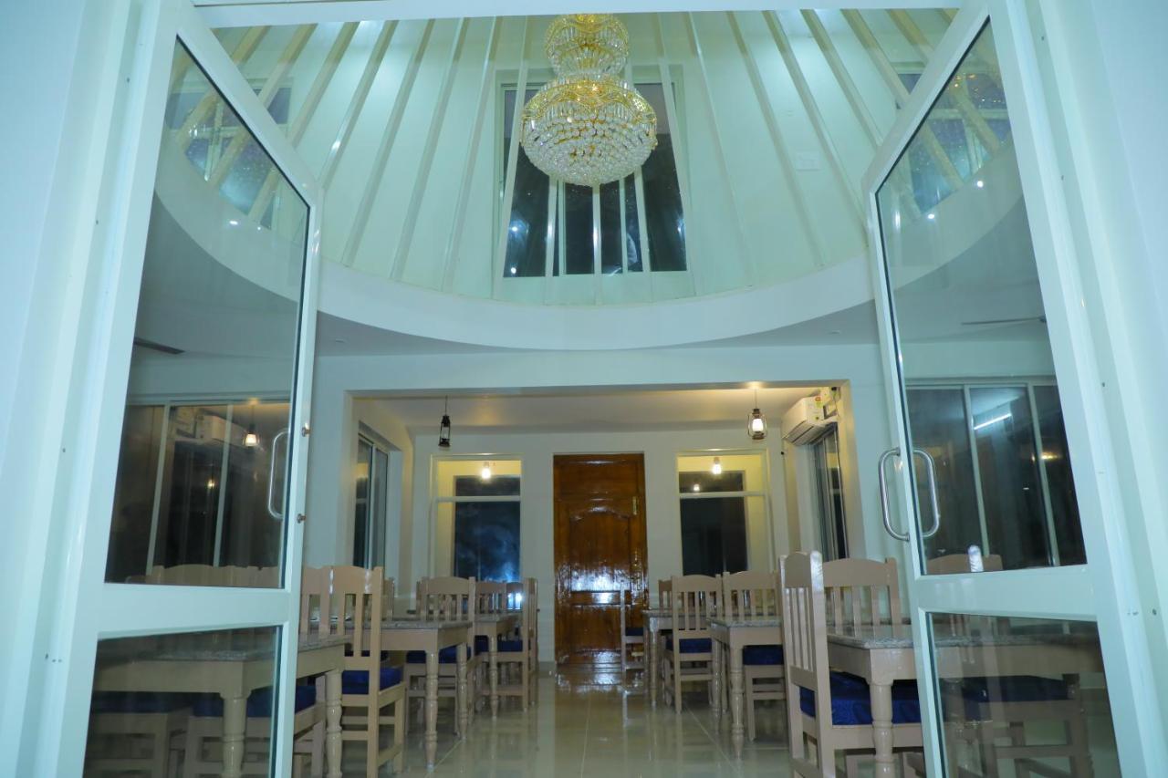 Srinivasa Hotel ตีรูปาติ ภายนอก รูปภาพ