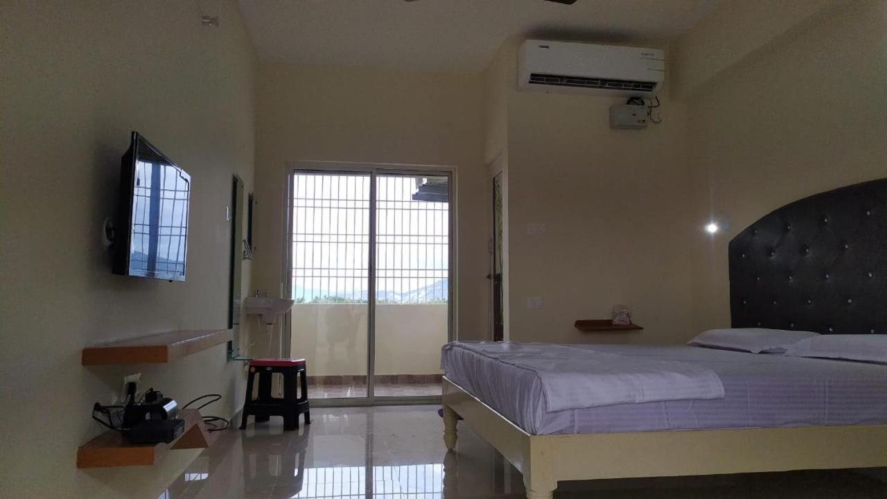 Srinivasa Hotel ตีรูปาติ ภายนอก รูปภาพ