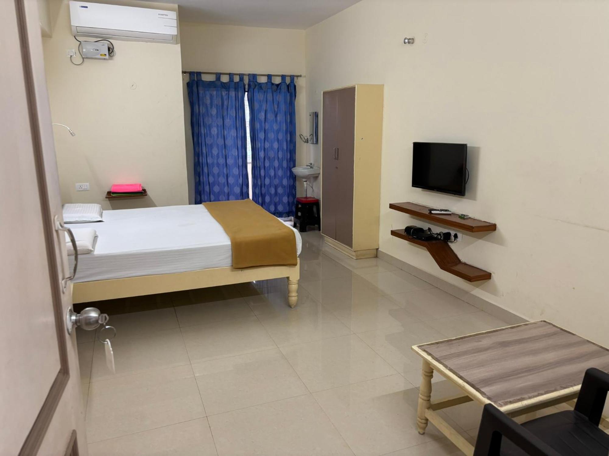 Srinivasa Hotel ตีรูปาติ ภายนอก รูปภาพ