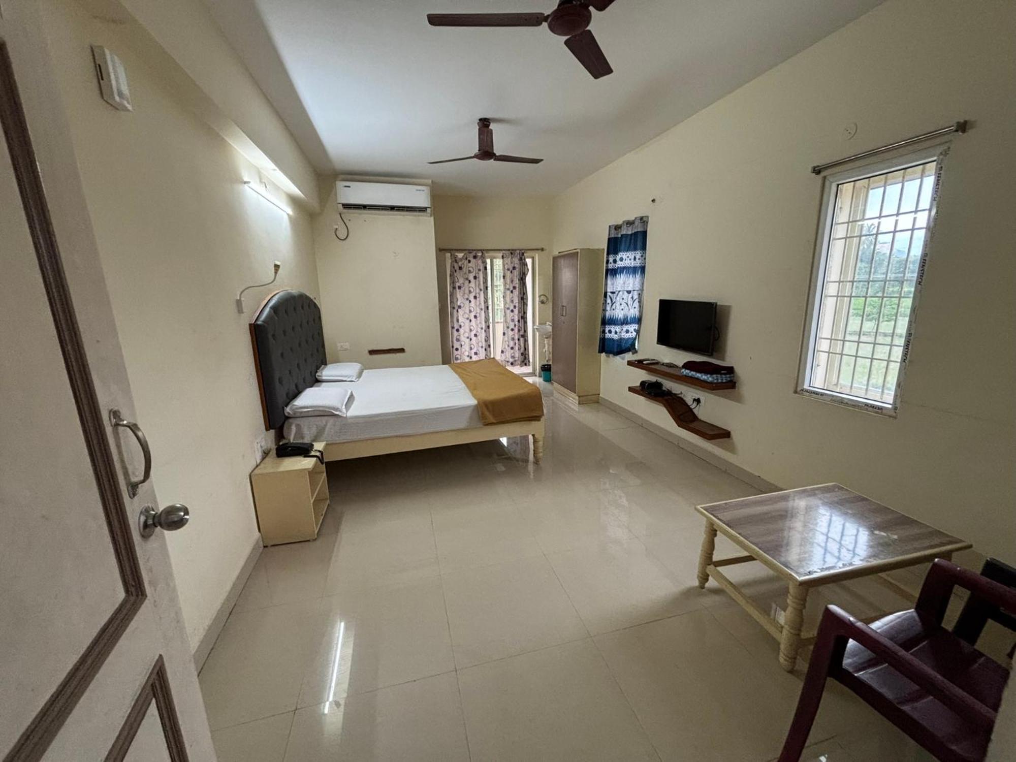 Srinivasa Hotel ตีรูปาติ ภายนอก รูปภาพ