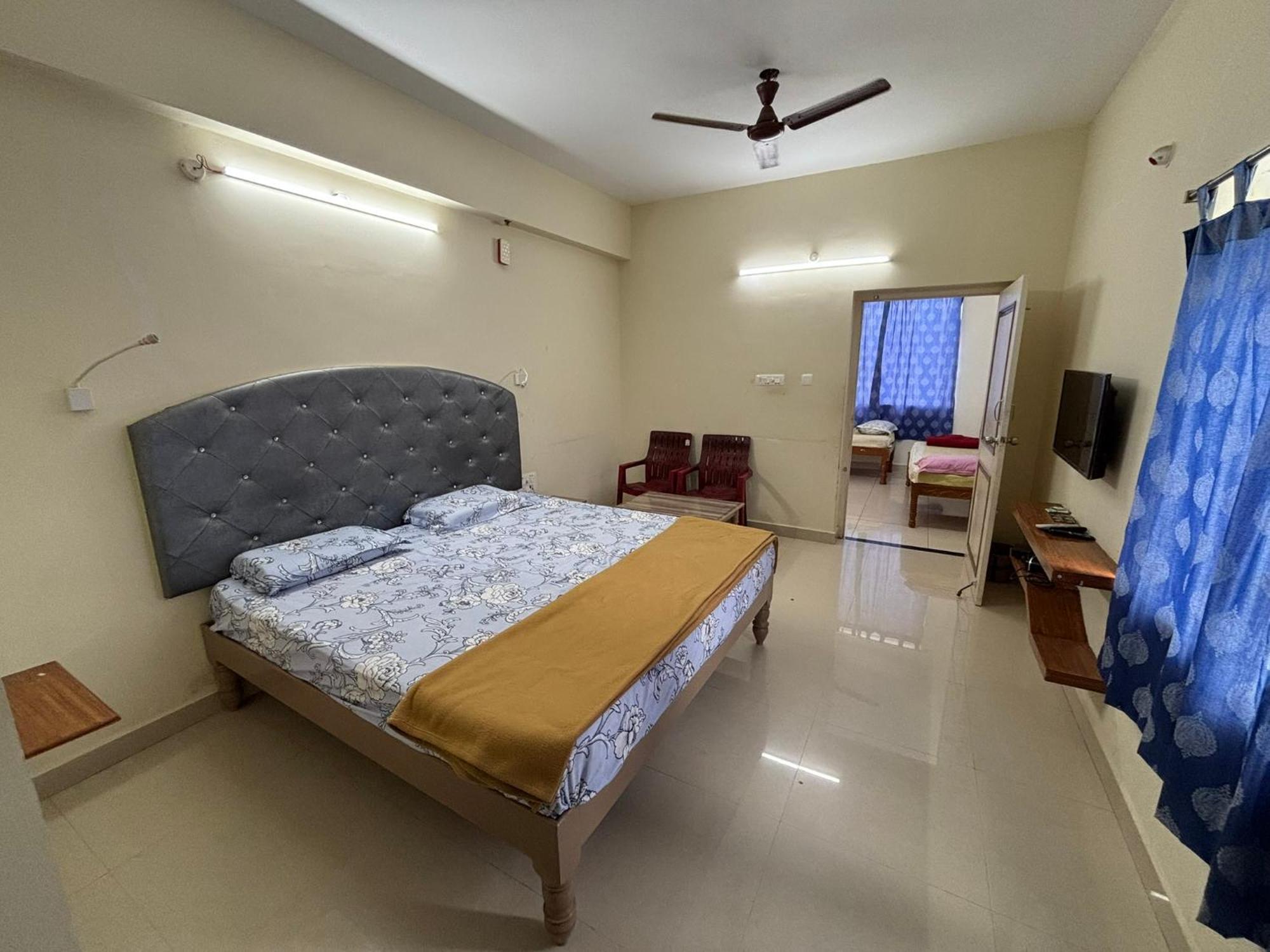 Srinivasa Hotel ตีรูปาติ ภายนอก รูปภาพ