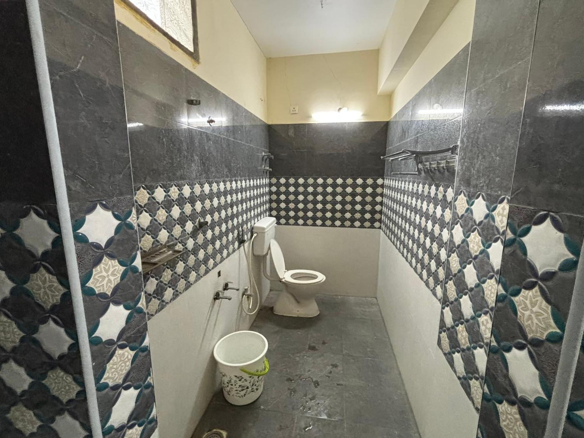 Srinivasa Hotel ตีรูปาติ ภายนอก รูปภาพ